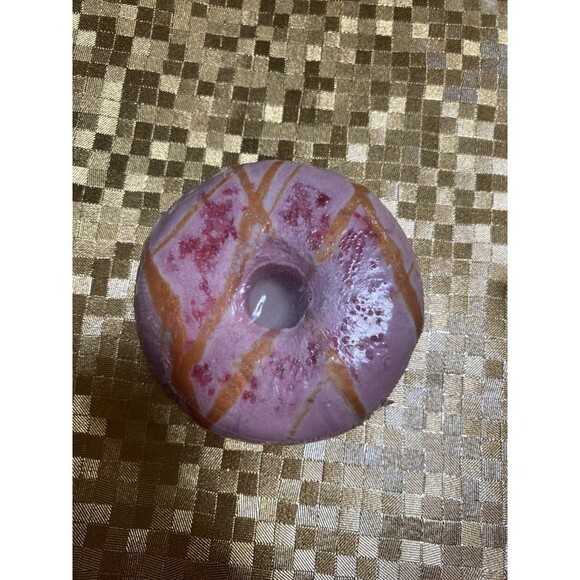 Victoria’s Secret bundle bath bomb donut ,travel set and a pack of 6 hair ties - Picture 5 of 8